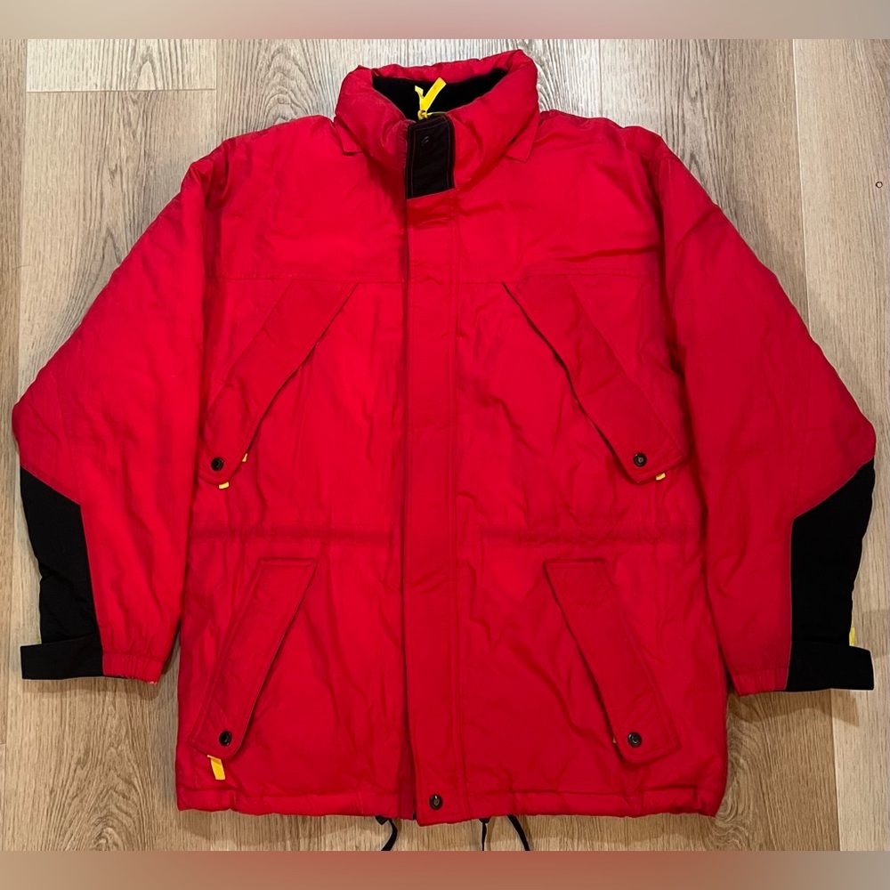 Marlboro Country Store Men's Down Hooded Puffer Jacket Red Medium Vintage